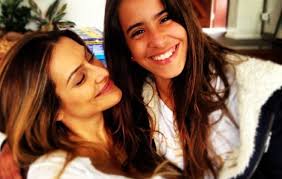 Na década de 1970, namorou o filho de chico anysio, anisinho ().já foi casada com o ator e cantor fábio júnior, pai de sua filha, cleo, que também é atriz.atualmente, é casada com o músico orlando morais, com quem tem três filhos, antônia (1992), ana (2000) e. Cleo Pires Homenageia A Irma Mais Nova Ana Morais Ofuxico