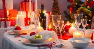 Si vous désirez mettre en valeur un vase dans un environnement, il faudrait que ce dernier s'accorde correctement avec le les vases ne s'arrêtent plus seulement aux modèles de type minimalistes. 10 Idees Pas Cheres Pour Decorer Sa Table De Noel Cuisine Az