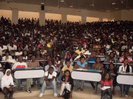Le coronavac pour les étudiants du public. Togo Universite De Lome Sous Controle Policier Les Etudiants Passent Leurs Examens Sous Les Baionnettes 27avril Com