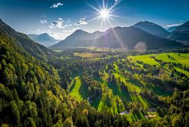 The towns of garmisch and partenkirchen used to be separate, but were merged for the 1936 winter olympics. Golfclub Garmisch Partenkirchen E V Home Facebook