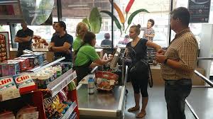 „compania a început deja să caute spaţii în cele trei oraşe pentru a deschide primele magazine în. Mega Image PÄƒtrunde È™i Mai Mult Pe PiaÈ›a Din TimiÈ™oara Prin Deschiderea A Trei Magazine Shop Go Foto