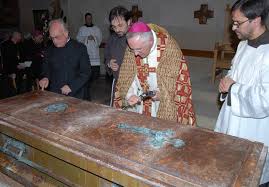 Werkzeug und baumaterial für profis und heimwerker. The Strange Case Of Padre Pio Is Reopened Along With His Tomb The Independent The Independent