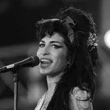 Kiss zeigen sich zum ersten mal ungeschminkt in der öffentlichkeit. Amy Winehouse Zwischen Rausch Und Realitat Gala De