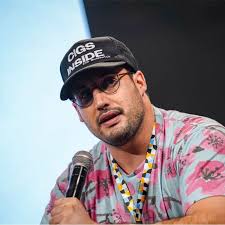 Yi L. Introduction and Work History_RootData