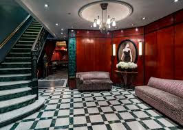 There's even a small golf area. 9 Famous Hotels In New York City