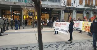 Το νομοσχέδιο αυξάνει και το ανώτατο ετήσιο όριο υπερωριακής απασχόλησης από 90 ώρες στη βιομηχανία και 120 στις υπηρεσίες που ισχύει σήμερα, σε 150 ώρες το χρόνο για όλους τους κλάδους. Sygkentrwsh Gia To Eperxomeno Nomosxedio Gia Ta Ergasiaka