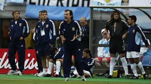 Manu ginóbili, la estrella que había nacido ante la cara de todos en el torneo, se había lesionado un tobillo en las semifinales frente a alemania, y por más. Los Grandes Fracasos De La Historia De La Seleccion Argentina Goal Com