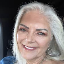 Let's wish our Lisa a very Happy Birthday! You can give her a birthday  follow