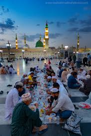 Die moschee des propheten in medina. Noushad Akampadam Auf Twitter Madinah Medina Masjidnabawi Iftar Iftarmadina Saudiarabia Ramadan Ramzan