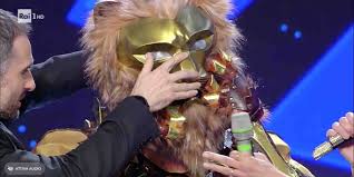 Al bano, è lui il cantante mascherato di milly carlucci? Il Cantante Mascherato Chi Si Nascondeva Dietro Il Leone