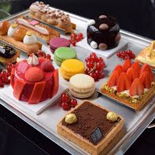 Fauchon On Instagram Foodfriday Si Le Plateau De Patisseries Fauchon Vous Etait Servi Sous Vos Yeux Ebahis Pour Patisserie Gateaux Et Desserts Patissiere