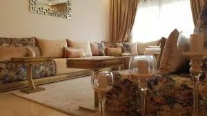 شوفو كيفاش تقدرو تغيروا صالون قديم إلى صالون مودرن ومبهج بهاد الشكيلات الرائعة Living Room Sofa Design Living Room Design Decor Home Room Design
