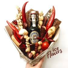 как сделать букет из пива и закуски своими руками Muzhskoj Buket S Pivom I Kolbasoj Insta Iceflowers Produktovye Podarki Sedobnye Podarki Svoimi Rukami Idei Podarkov
