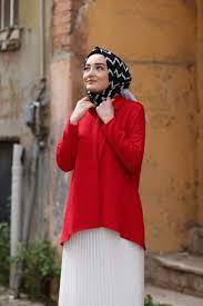 Tesettur Salas Kirmizi Gomlek Modelleri Moda Stilleri Moda Giyim