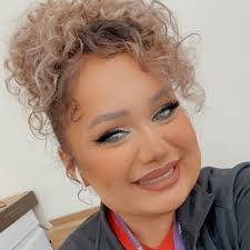 Hollie Kemp's Instagram, Twitter & Facebook