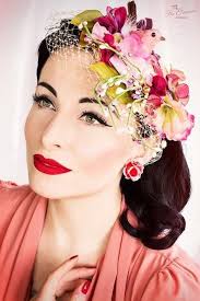 her makeup is perfect love it fascinator haarschmuck schonheit