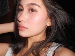 Good evening Would like to sell a Digital Camera Nikon D3200 hardly used as  new purchase 2015 .Any idea if any place in town that ebuys cameras.