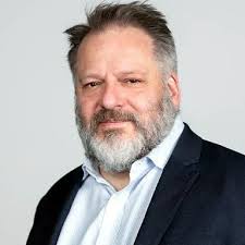 🎉 Congratulations to King's alumni Jane Tranter (English Literature,  1984), Alex Beard (Classics, 1984), Tiina Lee (Food Science, 1990) and  Howard Dawber (German with French, 1991). The acclaimed TV producer, Chief  Executive