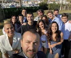 Berkay ateş 2018 yılında çukur dizisinde canlandırdığı çeto karakteri ile ekran severler tarafından tam not almıştır. Son Yaz Oyunculari Kadrosu Karakterleri Ve Konusu Dizi Seti
