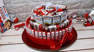 Riceverete tutto il necessario per creare con le vostre mani una torta kinder: Kinder Art Attack Torta Kinder Di Carmy Composizione Con Barrette Kinder Cereali E Kinder Bueno Youtube