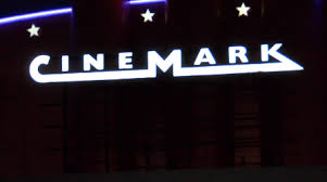 Tom holland, bill skarsgård, riley keough, jason clarke. Smaller Crowd Than Usual Goes To Christmas Day Movies Wjtv