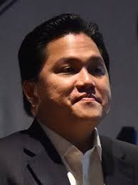 Erick thohir merupakan anak ketiga dari pasangan teddy thohir dan edna thohir yang beragama islam (bukan keturunan cina) dan lahir pada 30 mei 1970. Profil Erick Thohir Tirto Id