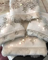 78 Begenme 1 Yorum Instagram Da Ezgim Elsanatlari Havlu Ceyiz Ceyizlik Igneoyasi Igneoyasihavlu Diy Crafts For Gifts Decorative Towels Beautiful Towels