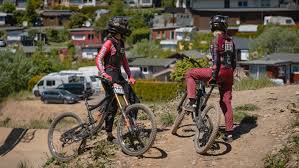 Girls Ride Two Pro Team Bambi The Truckdriver Looking Outstanding By Propheus Bikewear Mountainbike Motocross Biker