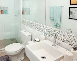 Banheiros Pequenos E Decorados Fotos E Ideias Criativas Com Imagens Banheiro Pequeno Banheiros Modernos Como Decorar Um Banheiro