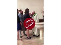 تعميد بطريقة همجية قسيس يصفع طفل رضيع على وجهه لأنه لم يتوقف عن البكاء خلال التعميد والأب ينقذه سناب شات عاجل instagram video baseball cards cards