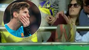 Il y a quelques jours, luis enrique a pris part à une conférence de presse au cours de laquelle il… luis enrique est revenu en conférence de presse sur l'incroyable victoire de ses joueurs face au. Schmerzhafter Schuss Messi Verfehlt Das Tor Und Trifft Eine Junge Frau Video Sportbuzzer De