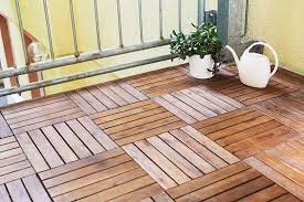Die fliesen sind universal einsetzbar und sind die ideale lösung auf balkonen oder terrassen. Balkonfliesen Aus Holz Verlegen Anleitung Tipps
