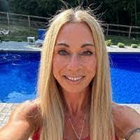 Julianne Jaensson's Instagram, Twitter & Facebook