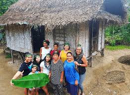 Suku adat orang asli di malaysia ini termasuk kelompok miskin dan paling rentan karena dilaporkan ada seorang anak yang terinfeksi corona di sana. Experience Life In A Semai Orang Asli Village 20 Jul 2019