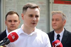 Der journalist roman protassewitsch, hier bei einer der blogger protassewitsch gehört zu den vielen international zur fahndung ausgeschriebenen oppositionellen, denen lukaschenko selbst den. Hipay5y2huznom