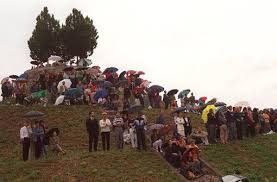 Vor der letzten sonnenfinsternis des jahrtausends am 11. Am 11 August 1999 Hat Es Das Wetter Mit Den Stuttgartern Nicht Gut Gemeint Die Totale Sonnenfinsternis Wurde Von Dichten Wolken Verdeckt Aus Denen Sogar Ein Paar Regentropfen Fielen Die Wetteraussichten Fur