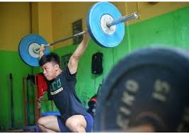 Tokyo, rabu lifter muda kelas 73 kilogram indonesia, rahmat erwin abdullah (20), membuat kejutan di olimpiade tokyo, di tokyo international forum, rabu (28/7/2021). Hrrf7c9k0xhfwm