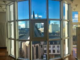 Wohnungsbauprogramme in frankfurt gibt es neben den öffentlich geförderten wohnungen für haushalte mit geringem einkommen weitere förderprogramme, die auch haushalte mit mittlerem einkommen bei der wohnungsversorgung unterstützen und bezahlbaren wohnraum besonders für familien und senioren zur verfügung stellen. Journal Frankfurt Nachrichten Zehn Jahre Mietenstopp Und Mehr Geforderte Wohnungen Abg Frankfurt Holding Und Stadt Einig