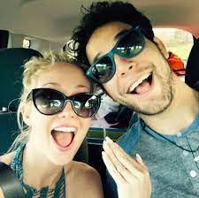 Anna camp and skylar astin. Pitch Perfect Stars Anna Camp And Skylar Astin Wed In A Romantic Outdoor Ceremony