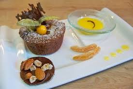 Cuisine En Folie Moelleux Au Chocolat Au Coeur Coulant Et Son Coulis De Mangue Moelleux Au Chocolat Alimentation Moelleux