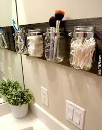 10 Facons De Desengorger Les Comptoirs Coup De Pouce Mason Jar Bathroom Organizer Bathroom Organisation Mason Jar Organization
