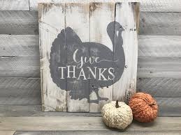 The Quintessential Turkey Is The Symbol Of Fall And The Thanksgiving Season With The Message Thanksgiving Signs Thanksgiving Decorations Farmhouse Fall Decor