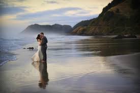 Photographer donna meneley believes that she stands out among other photographers due to her attention to detail and the attention she gives her clients, as well. A Moment In Time 8 Wedding Photographers You Can Trust To Capture Your Big Day Oregon Bride
