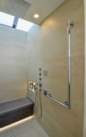 So Gestalten Sie Das Bad Generationsubergreifend Badezimmer Gestalten Behindertengerechtes Bad Badezimmer Planen