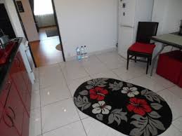 Vand apartament cu 4 camere decomandat transformat in 3 camere in deva, zona progresul, etaj 3, bloc de 4 etaje de caramida, izolat exterior, suprafata utila 77 mp + 2 balcoane, 2 bai, usa la intrare schimbata, usi interioare noi, centrala termica, instalatia pe cupru, instalatii sanitare schimbate. Vand Apartament 4 Camere In Deva Ofera Ro