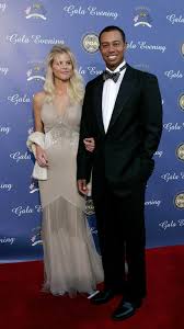 Tiger Woods Had Been Unfaithful To His Ex Wife Elin Nordegren And She Was Awarded A Settlement Of 110 Million D Celebrity Divorce Celebrity Couples Celebrities