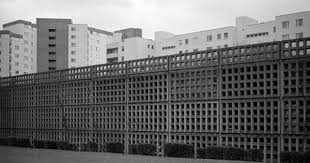 Das Ist Ein Parkhaus In Gropiusstadt Lowensteinring Bis 1980 Durfte Man Noch Auf Dem Dach Parken Der Eingang Wurde Zugemauer Leben In Berlin Parkhaus Berlin