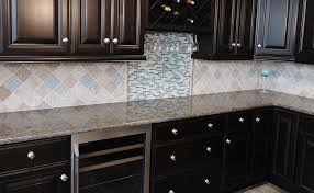 103 Travertine Backsplash Ideas Top Trend Tile Designs Travertine Backsplash Backsplash With Dark Cabinets Kitchen Tiles Design