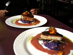 From the basic burger, or asian fusion dishes to popular hawaiian fare and kona luau eats. Best Big Island Hawaii Food And Restaurants Kona To Hilo Delishably