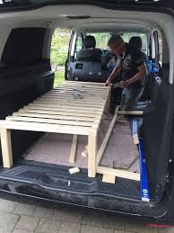 Das ist tatsächlich mit die anspruchsvollste aufgabe beim selbstausbau. Mercedes Benz Vito Bus Ausbau Bettbau Digital Content Creator Athlete Creative Agency Valentin Boeckler